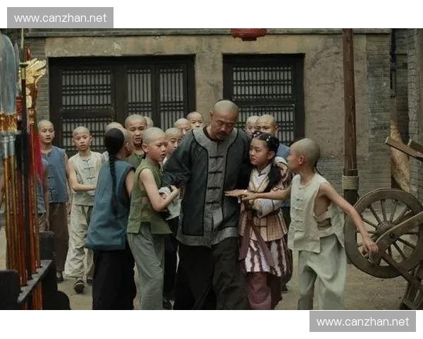 围绕英雄故事脉络深刻全面解析人物命运与时代背景发展全过程变迁史